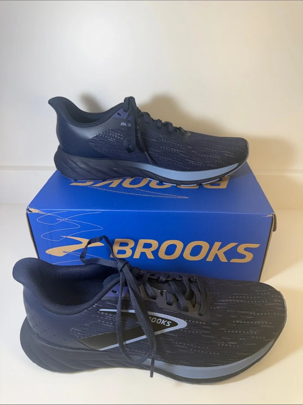 NIB Brooks Anthem 7 Men's Running Shoes - Sizes 8 & 9 Available!